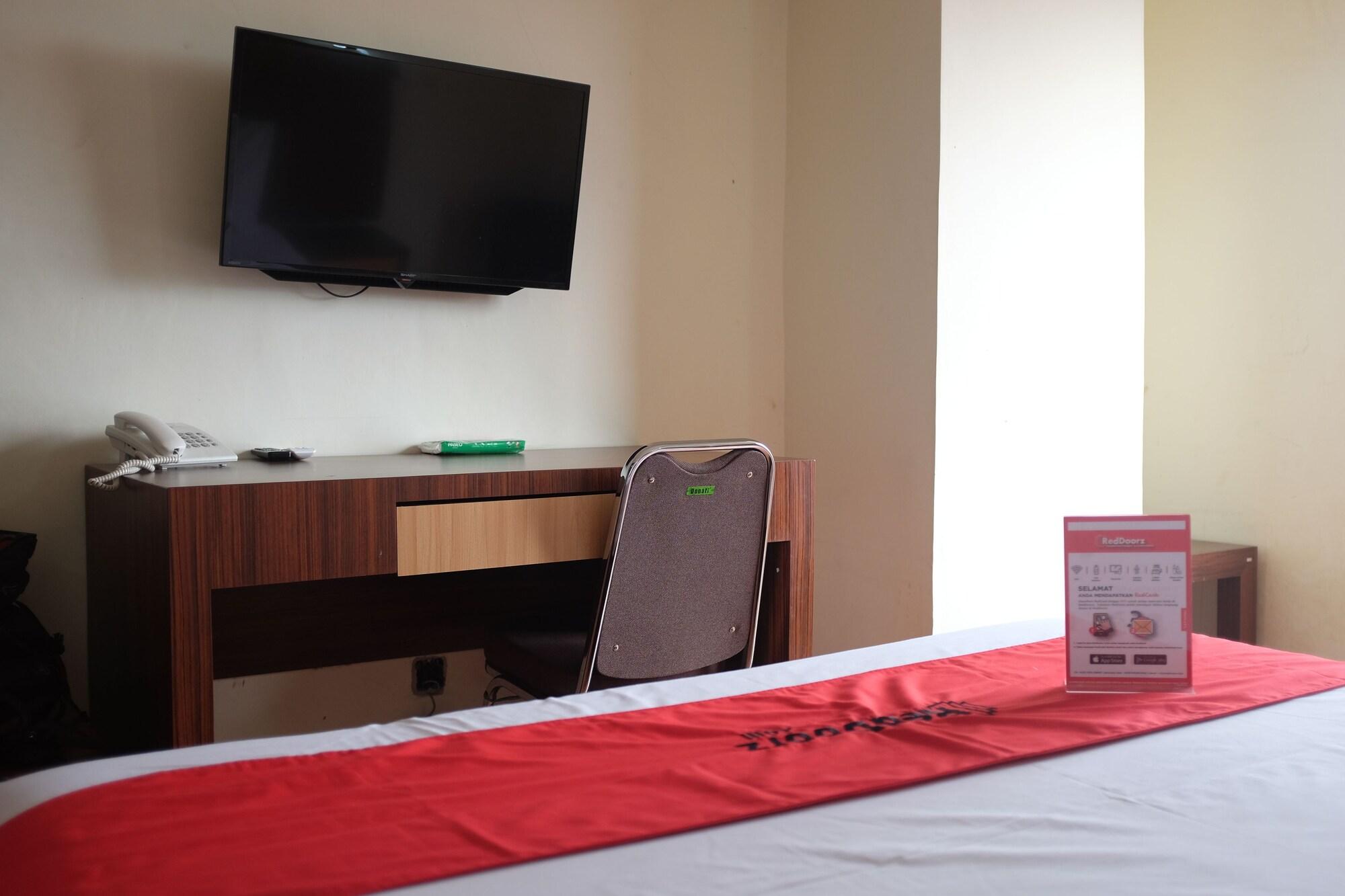 RedDoorz Plus near Senen Jakarta Exterior foto