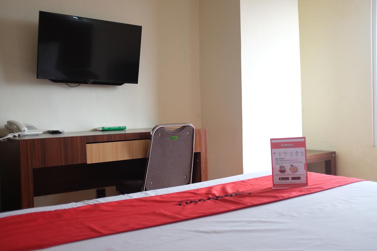 RedDoorz Plus near Senen Jakarta Exterior foto