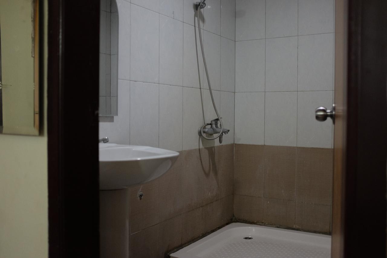 RedDoorz Plus near Senen Jakarta Exterior foto