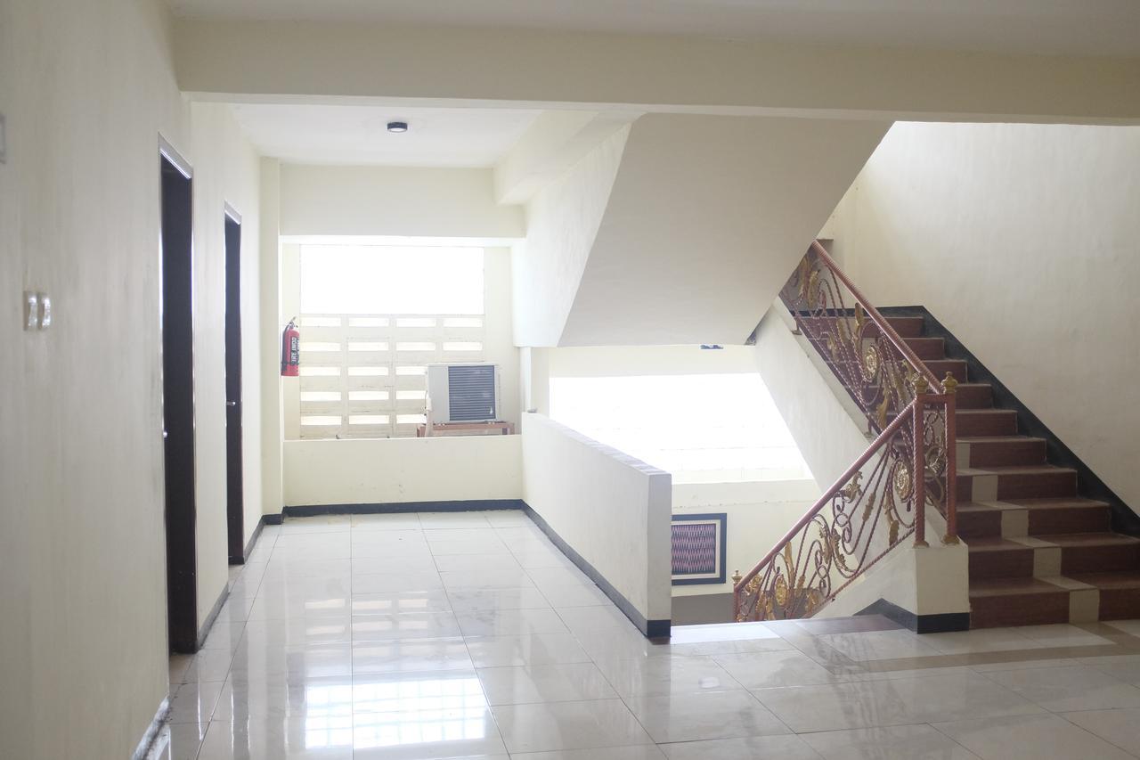 RedDoorz Plus near Senen Jakarta Exterior foto