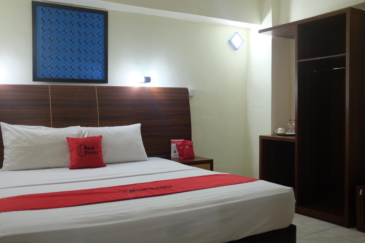 RedDoorz Plus near Senen Jakarta Exterior foto