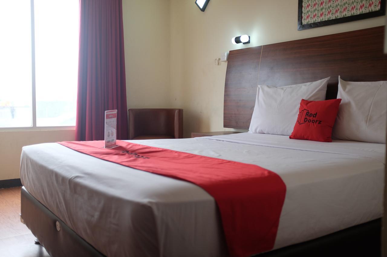 RedDoorz Plus near Senen Jakarta Exterior foto