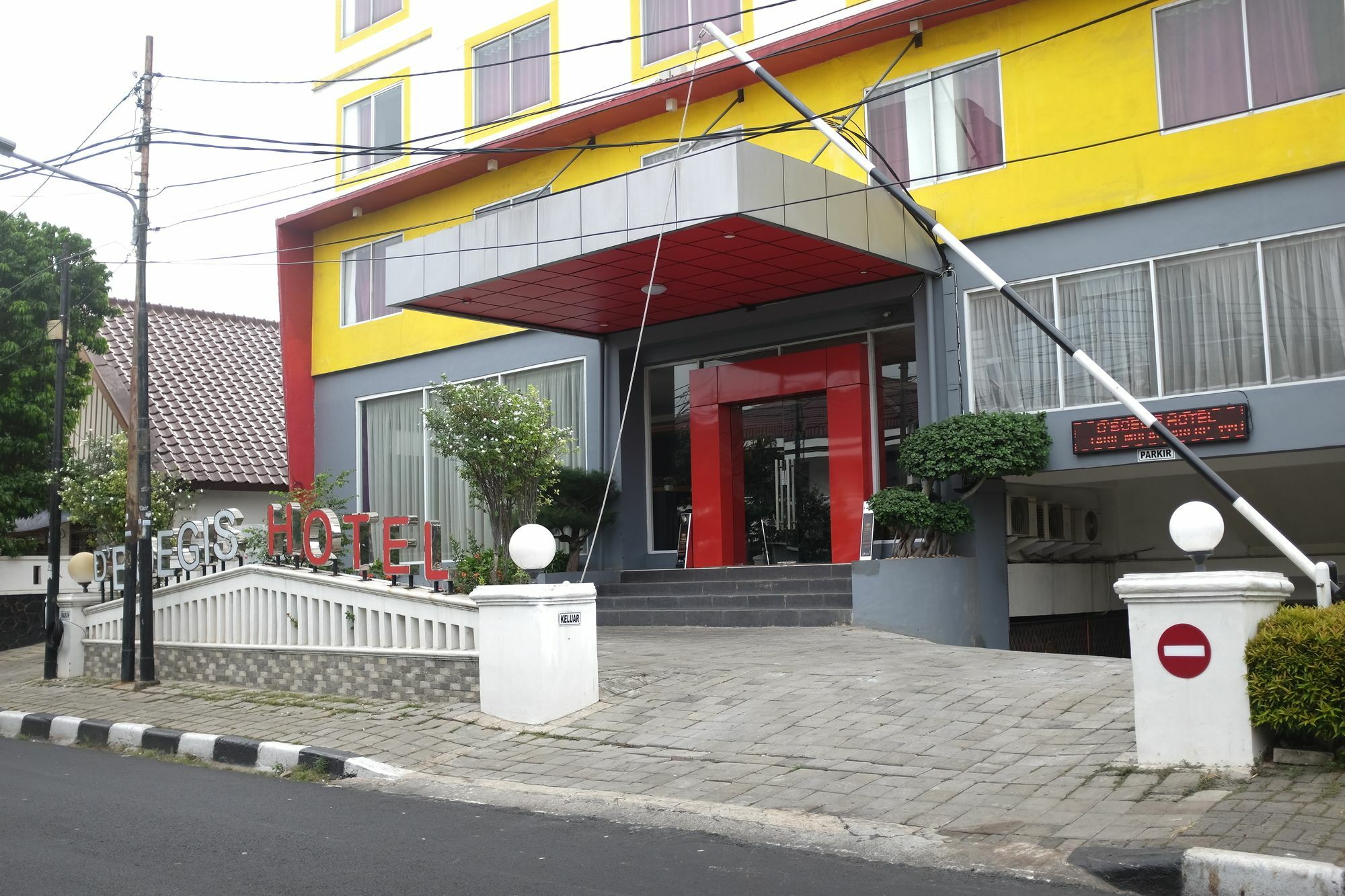 RedDoorz Plus near Senen Jakarta Exterior foto